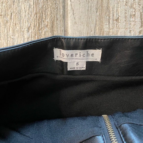 Zip Up Leather Skirt - Picture 3 of 4